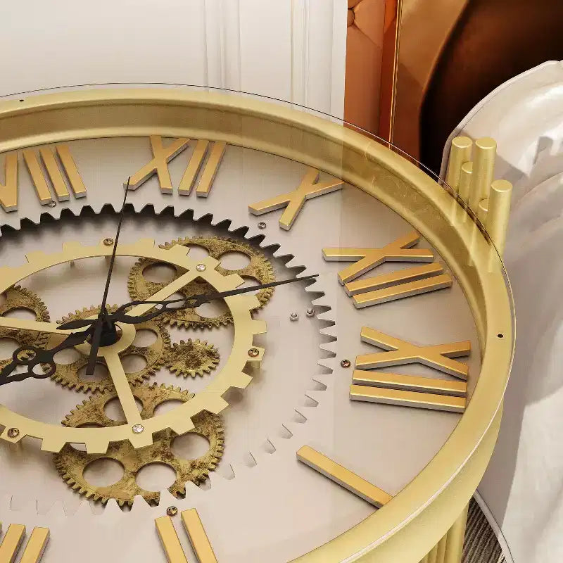 Tavolino rotondo con orologio dorato e ingranaggi rotanti, comodino o tavolino d'appoggio