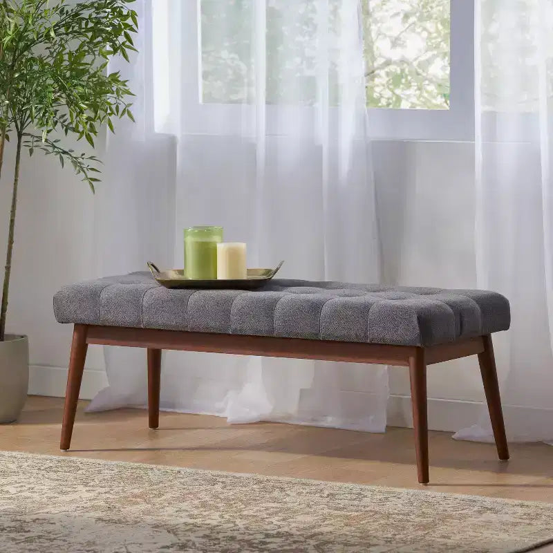 Poggiapiedi Flora Mid Century Modern 44 Rivestito con Trapuntatura in Legno di Gomma