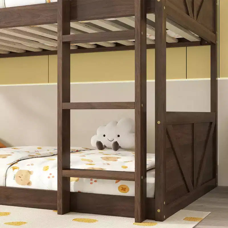 Letto a castello singolo su singolo con testiera e pediera a pannelli, struttura del letto a castello in legno di gomma con sponde e scaletta, quercia anticata