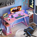 Scrivania da gaming angolare a L da 55 pollici, tavolo per computer rosa con supporto per monitor, mensole portaoggetti a 3 ripiani, scrivania da gamer moderna in fibra di carbonio, configurazione salvaspazio