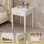 Comodino bianco con cassetto, tavolino moderno con design a grembiule ondulato, tavolino compatto per camera da letto e soggiorno, tavolino piccolo con contenitore